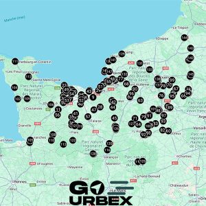 Carte urbex Normandie 2026 sur smartphone pour explorer les bunkers et manoirs.