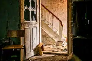 Accueil 8 Pourquoi certains lieux sont condamnés à l'abandon